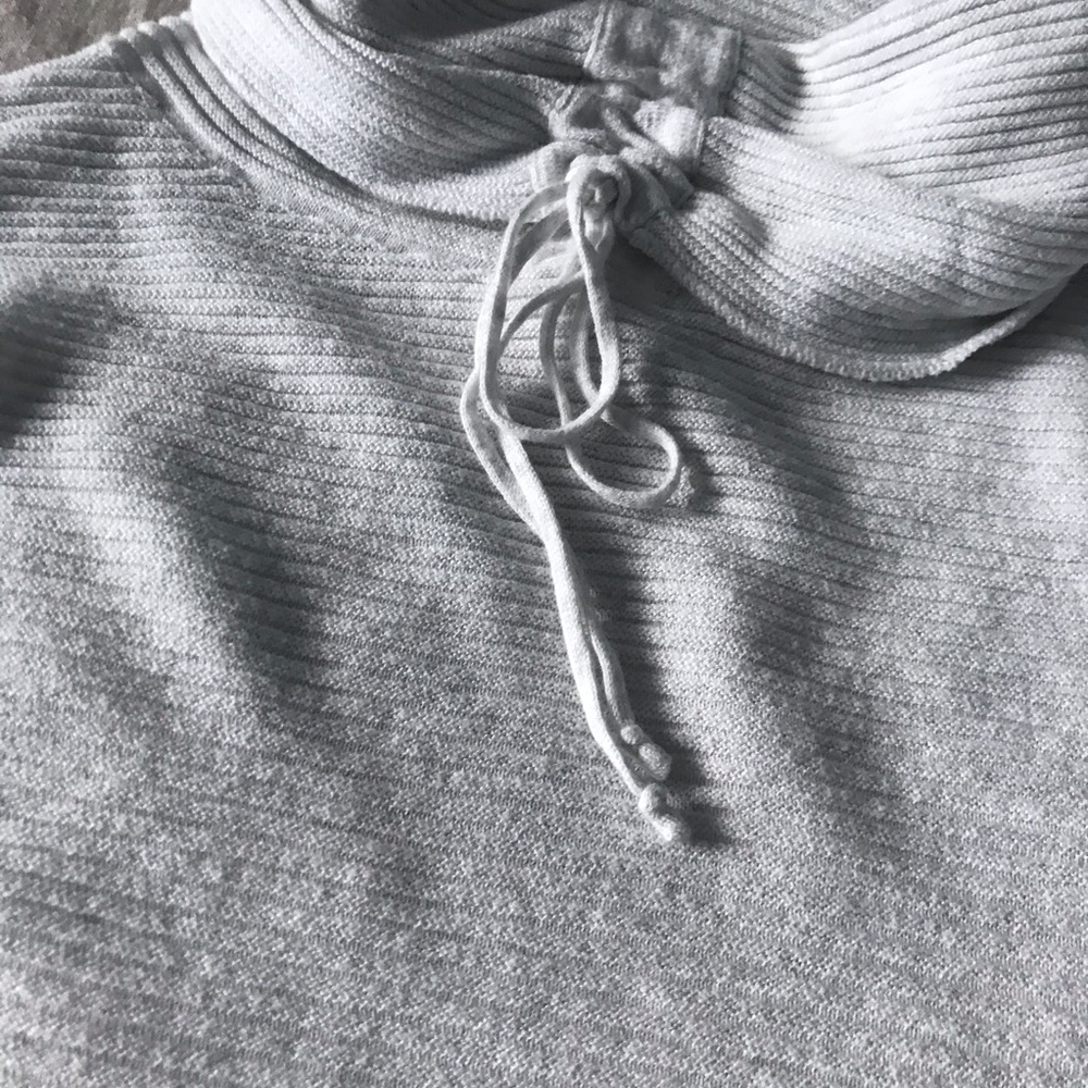 Scrunch Turtleneck Sweater - Picture 5 of 9